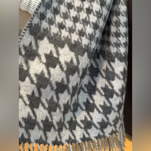 V.Fraas cashmink scarf in houndstooth pattern made in Germany new without tags! - Picture 3 of 5